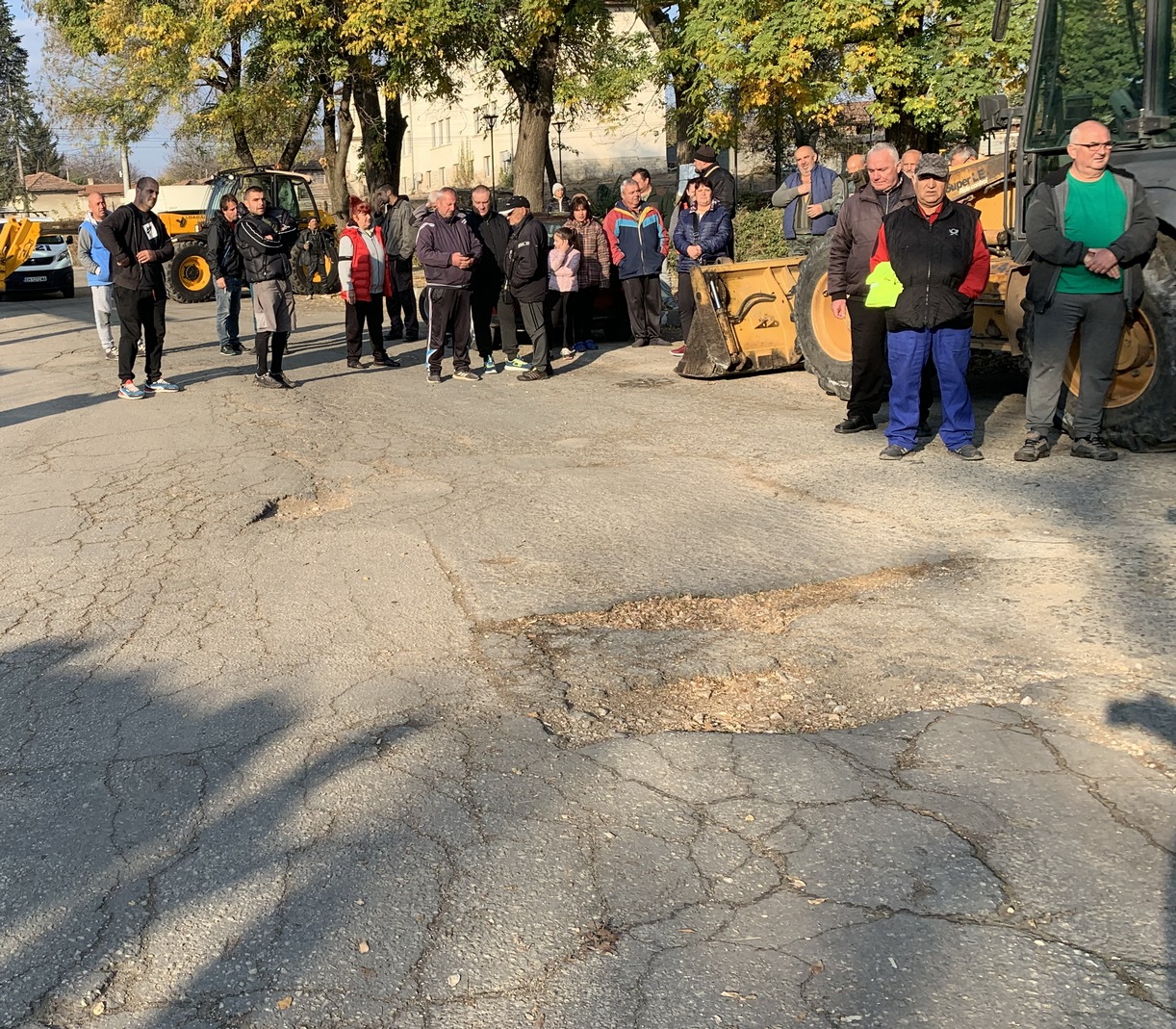 Хората в Славяново излязоха на протест с настояване за ремонт на републикански път, преминаващ през града